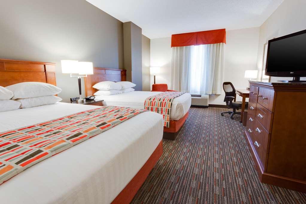 Drury Inn & Suites Greenville Room photo